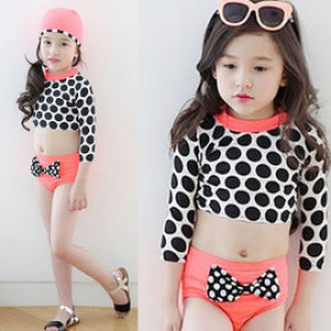 【Spring and summer play water, autumn and winter bathing four seasons can wear children's swimsuit series】 special sunscreen and quick-drying characteristics of fashion dots 3-piece swimsuits + swimsuits + swimming cap group / bubble equipment /