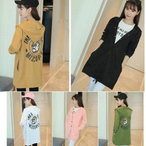 Four seasons can wear windbreaker coat, super affordable ~ windproof. Cold also sunscreen, long section of the wild windbreaker coat is not heavy but quite warm, wild seasons can wear autumn and winter jackets, four seasons coat big boy, girl, pop women